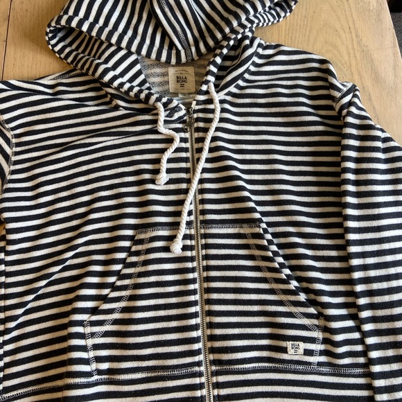 Billabong Black and White Sweater - Picture 6 of 6